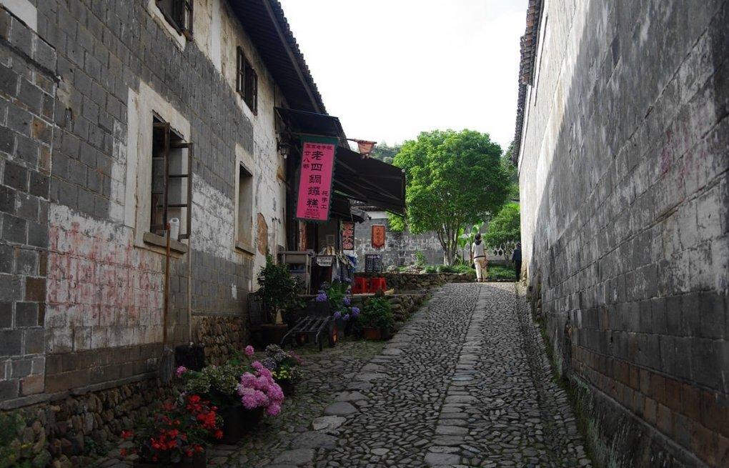 韩国财阀夫人李美兰：住地下室，被丈夫和儿女殴打，56岁跳江自尽